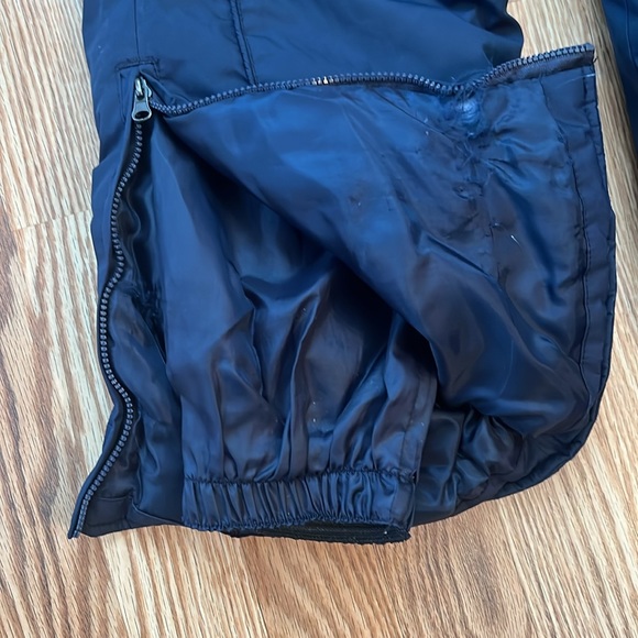 Snowpants - Picture 5 of 8